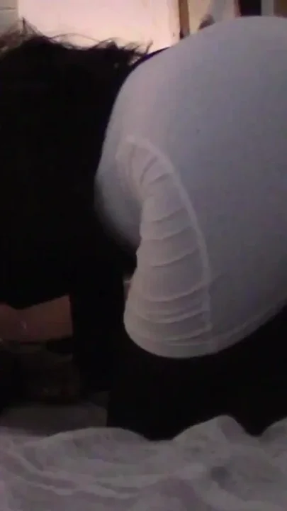 MILF with a Gorgeous Ass Gives a Blowjob and Swallows Cum