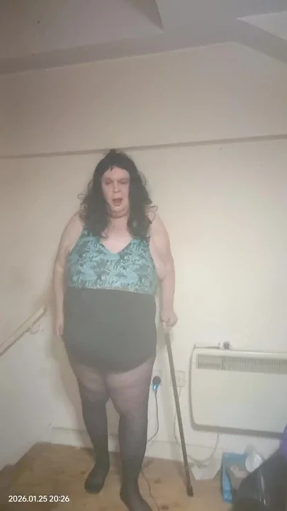 Trying my hand at swimsuit modelling But with bad lighting