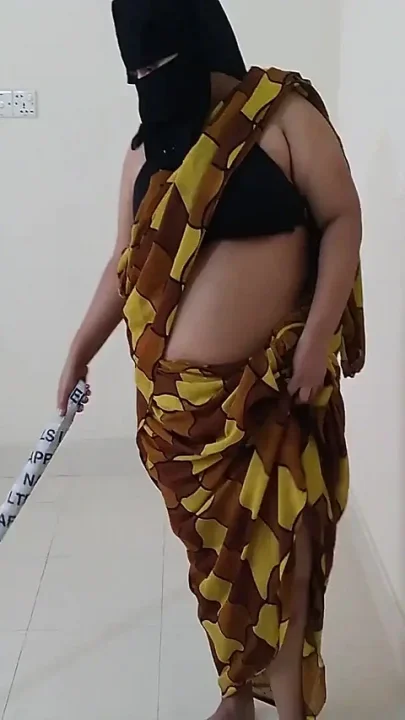 Pakistani Stepmom Fucked While Sweeping the House