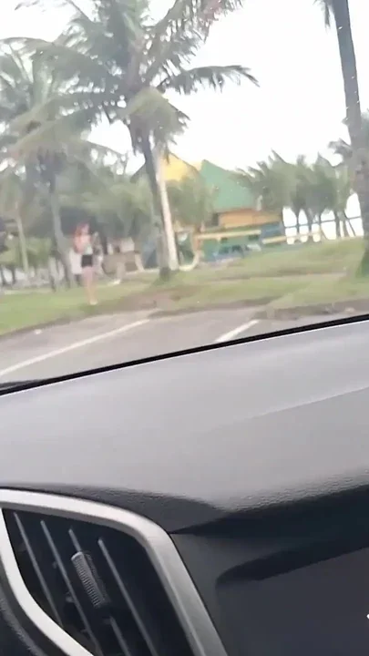 Risky Handjob for a Hottie on the Beach