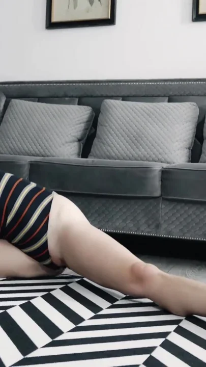 Flexible MILF toying her tight asshole