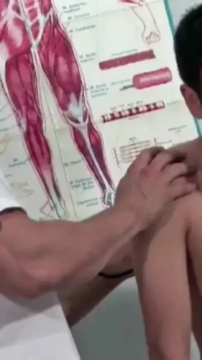 Young striagt used at the clicni by the doctor