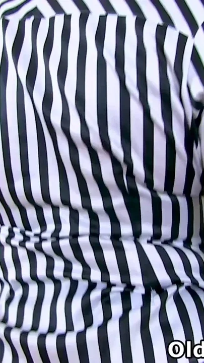 Hot gilf Amy from England lets you enjoy a striptease before she starts fucking