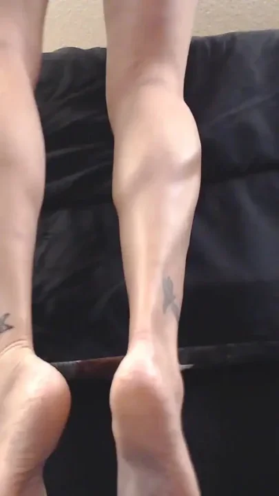 Sexy oiled calf flexing tip toes