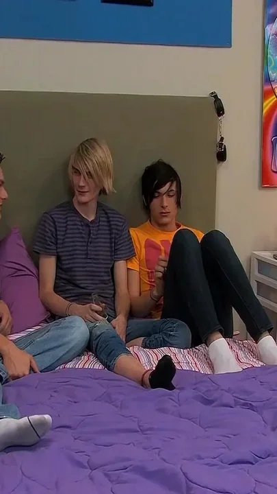 Hot Twinks Have a Lusty Threesome in Bed