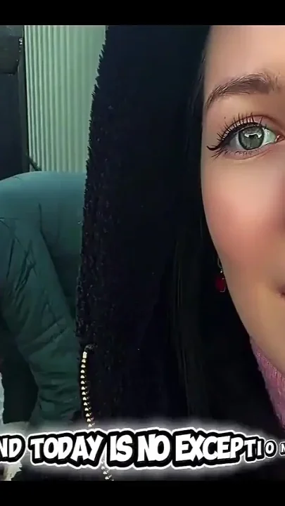 Girl Blogger Fucks a Man for Likes