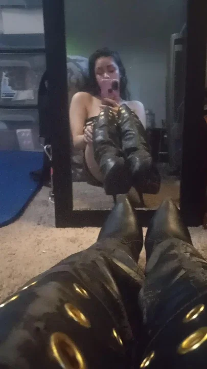 Eat my pussy til my legs shake