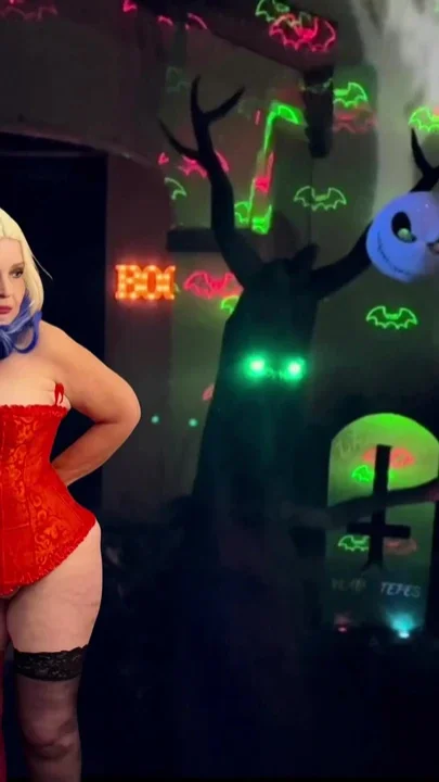 Granny Harley Quinn Multiple Vibrator Fucking Villainous Slut
