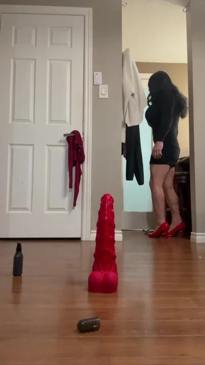 Gorgeous Shemale sits on giant by Hankeys Toys like its nothing