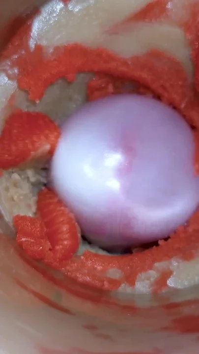 The Camera Inside the Deep Pussy Records a Huge Ejaculation with a Stuck Condom 4K