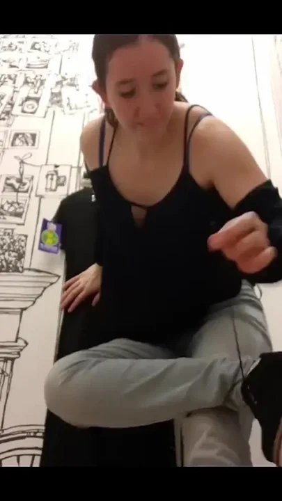 Amazing Masturbation in Fitting Room