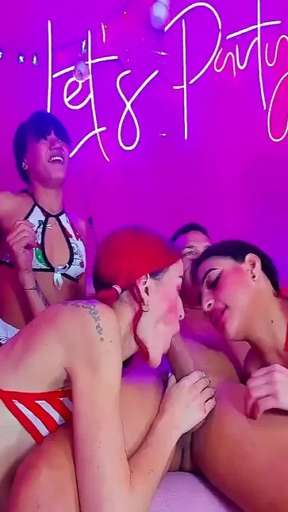 4 Beautiful Girls Give Hot Blowjobs to One Lucky Guy