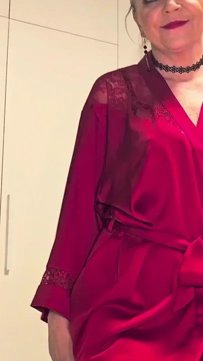 Mature Lady Seduced & Creampied