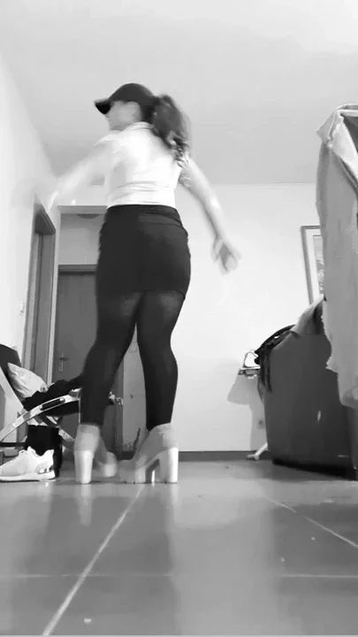 That dancing next door girl