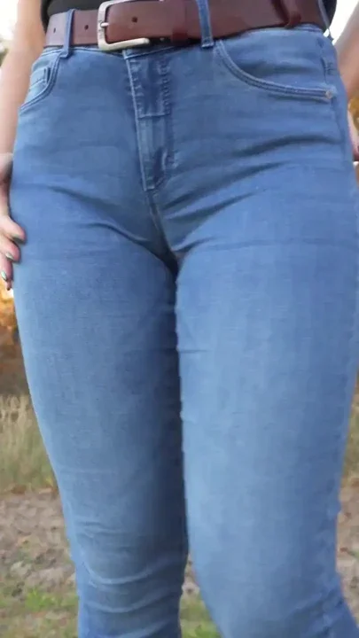 Stepsis Teases Cameltoe Pussy In Blue Jeans Outdoors Clip 1
