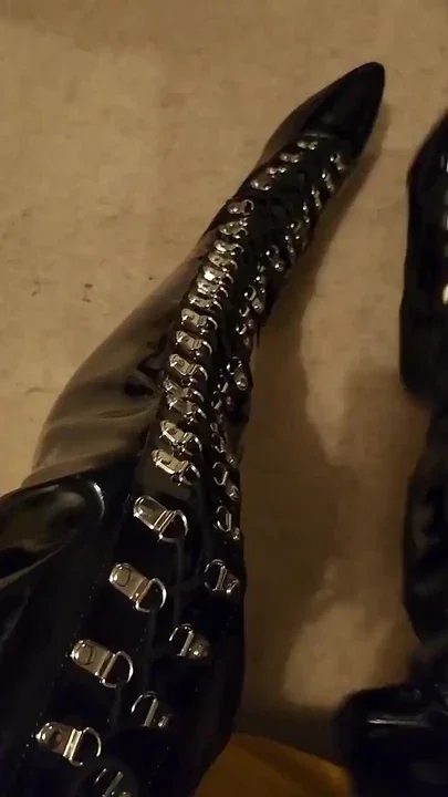 Tell Mistress Jessica how much of a boot slut you are