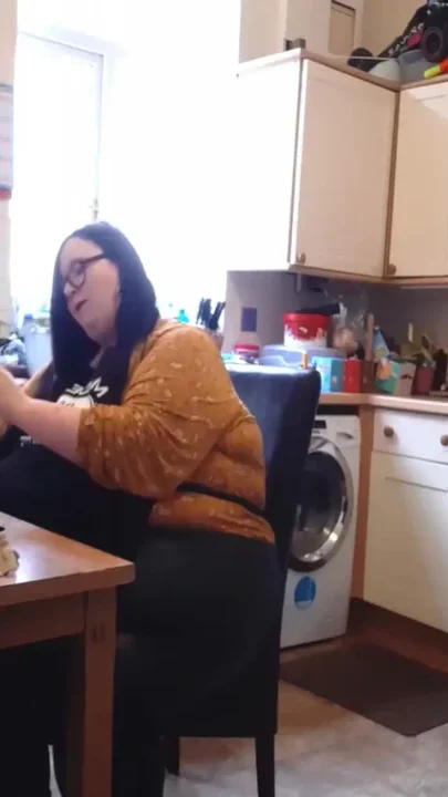 BBW SSBBW eating scene fanfiction pig in an apron