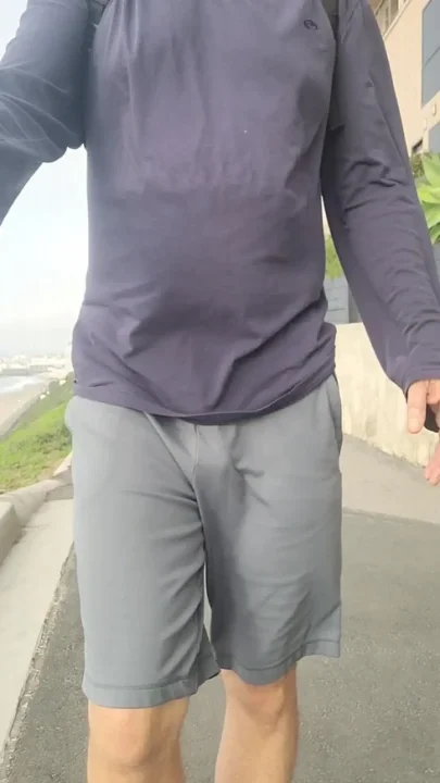 Love freeballing when I'm out walking around Even better when it attracts attention