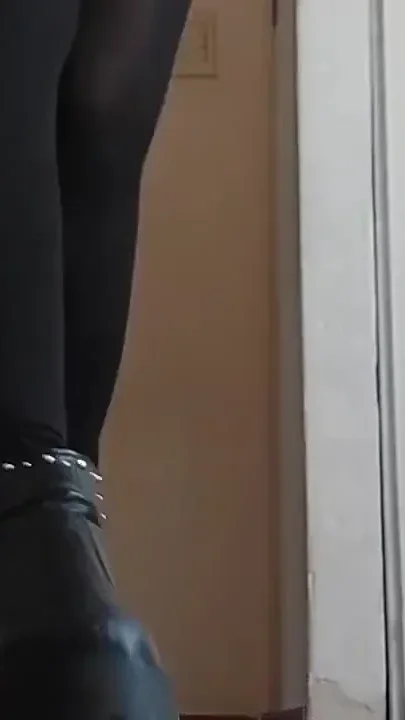 Shyyfxx I Masturbate with My Stockings on and Finish with a Magic Spray
