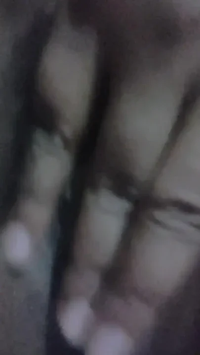 Chudai ki pyasi bhabhi dekhiye kaise masal rahi chut ko Clip 1