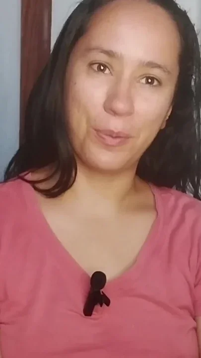Your stepmother talks to you to pull your milk JOI in Spanish
