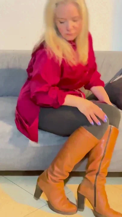 Empress Bella Sadic Humiliating with Boots