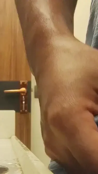 Kitchen mein jakar sex karne lag Gaya Clip 2