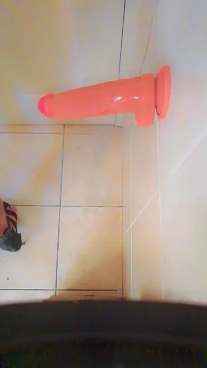 Sissy dildos herself during the lunch break