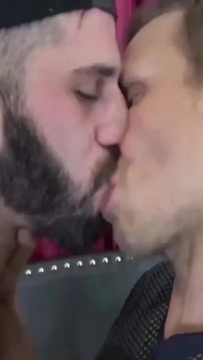 BAREBACKTHATHOLE Latino Romeo Davis Barebacks Ethan Chase