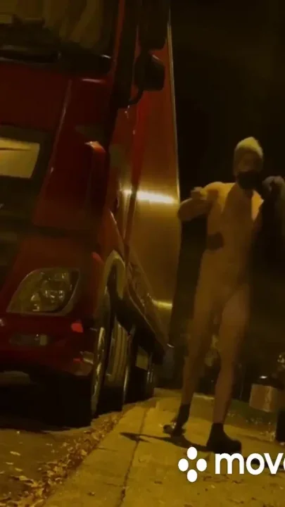Risky naked outdoor dare