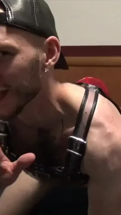 The power bottom Orson Dean fucked raw by Leon XXL