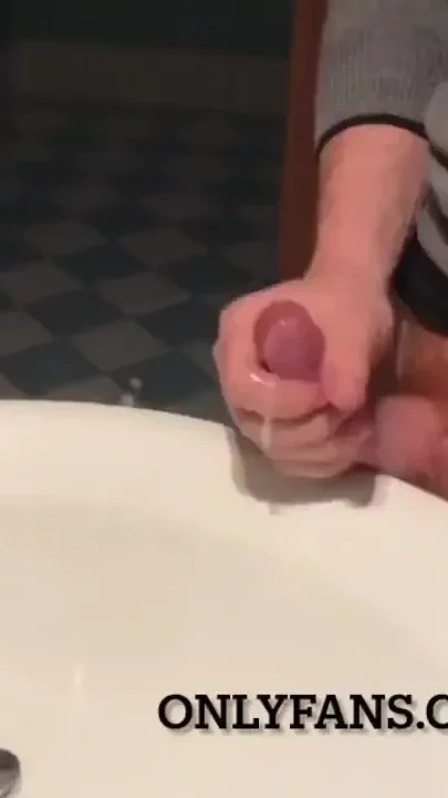 Ginger cums in the bathroom at work