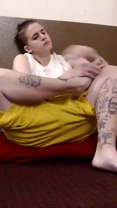 Saggy shorts boxers farting different times