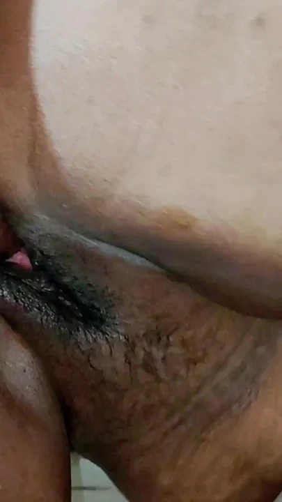 Desi bhabhi ki garam chut ka pani nikal diya Clip 1