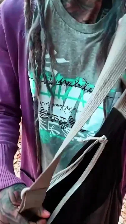 Public BJ Cumshot to the Face Outdoors Clip 1