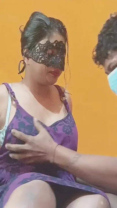 My Sexy Hot Girl Friend Sex in Guest House Queen4desi