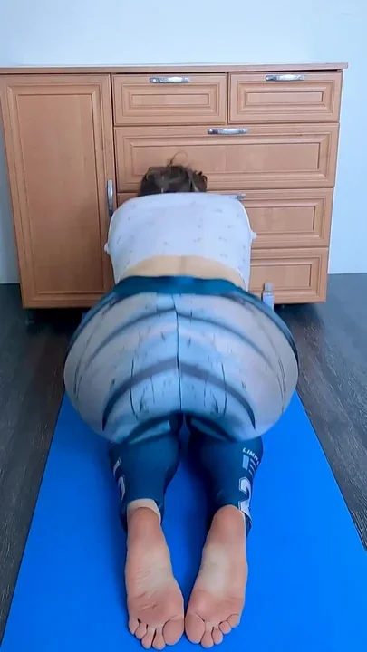 I did yoga in leggings and could not resist masturbating my juicy slimy pussy I