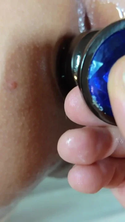 He plays with her holes and fucks her from behind Clip 1
