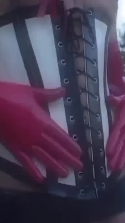 Pussy licking pussy fucking in latex in masked