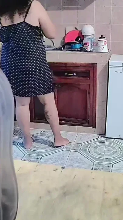 My chubby wife buttocks in the kitchen teaching Clip 1