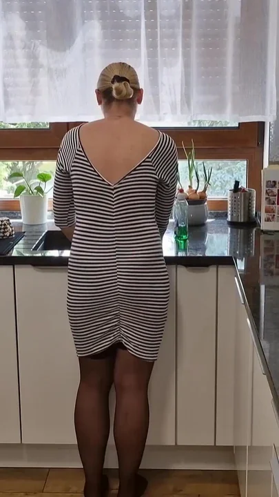 Kitchen Sex with Stepmom While She Washes the Dishes Squirt & Creampie