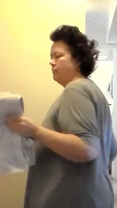 Towelpissing From Jen