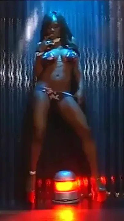 Big Tits Black Girl Wants to Play
