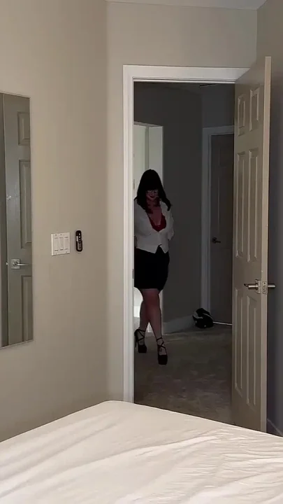 Realtor Busty Bexx Fucks Her Big Dick Client