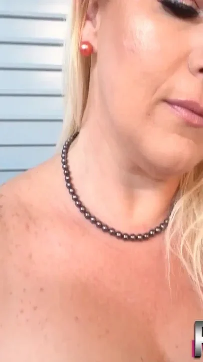 Plumper PAWG MILF Takes Big Cock Deep in Her Ass