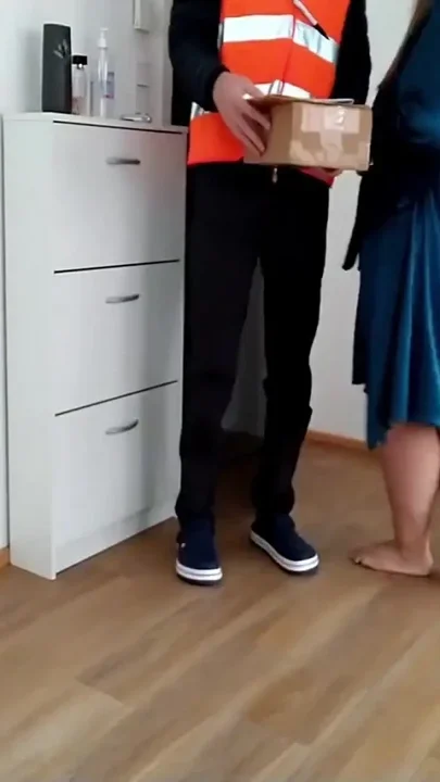 A Delivery Service Error Resulted in Cum on a Mature MILF's Ass