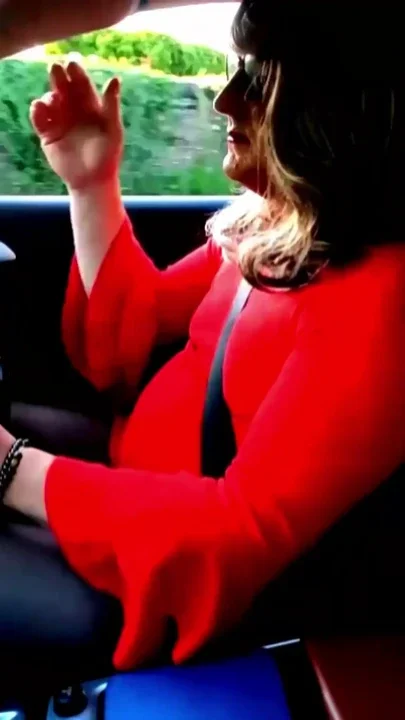 Amateur crossdresser Kellycd2022 masturbating in the sun