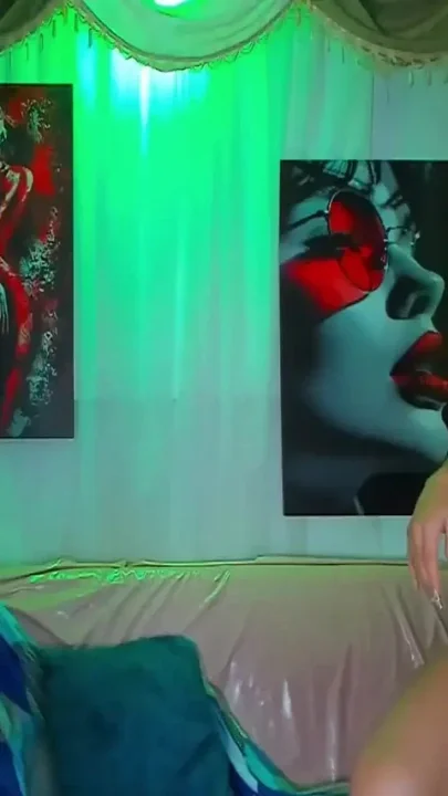 She Screams to Be Fucked Harder