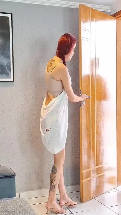 Maintenance Worker Provoked by Housewife in Her Underwear