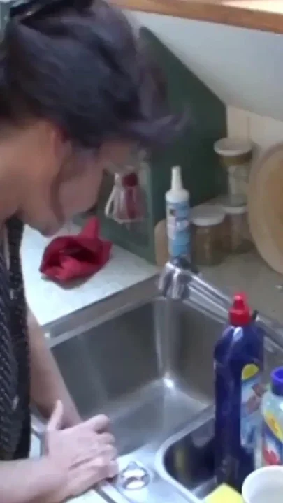 Granny Gets a Nice Fuck in the Kitchen Until the Cum Gets in Her Greedy Mouth